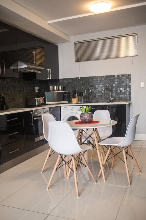 Apartment 64 At 77 On Independence Ave Βίντχουκ Εξωτερικό φωτογραφία