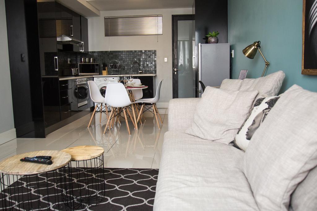 Apartment 64 At 77 On Independence Ave Βίντχουκ Εξωτερικό φωτογραφία